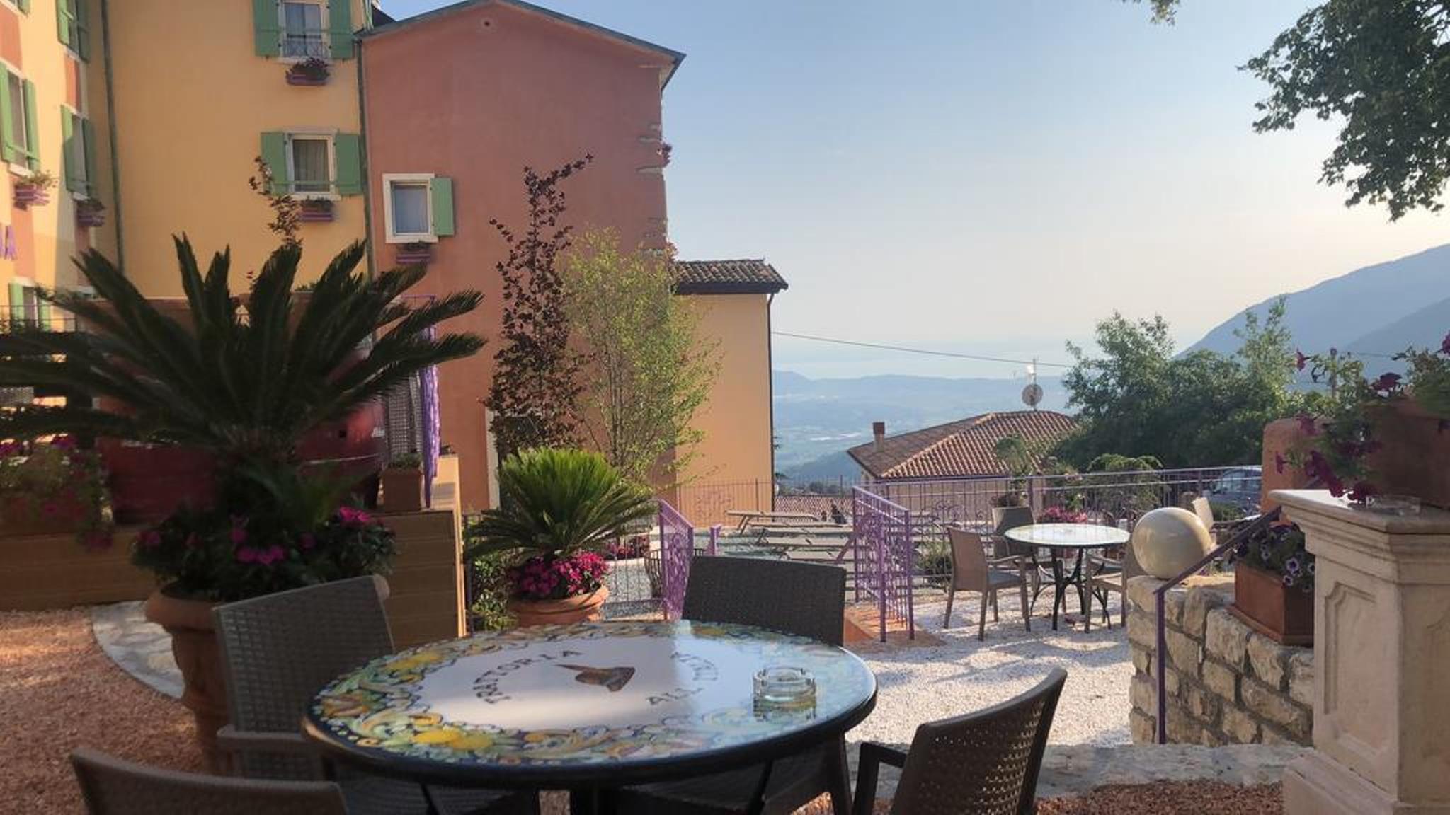 Hotel Corona Spiazzi Di Caprino Экстерьер фото