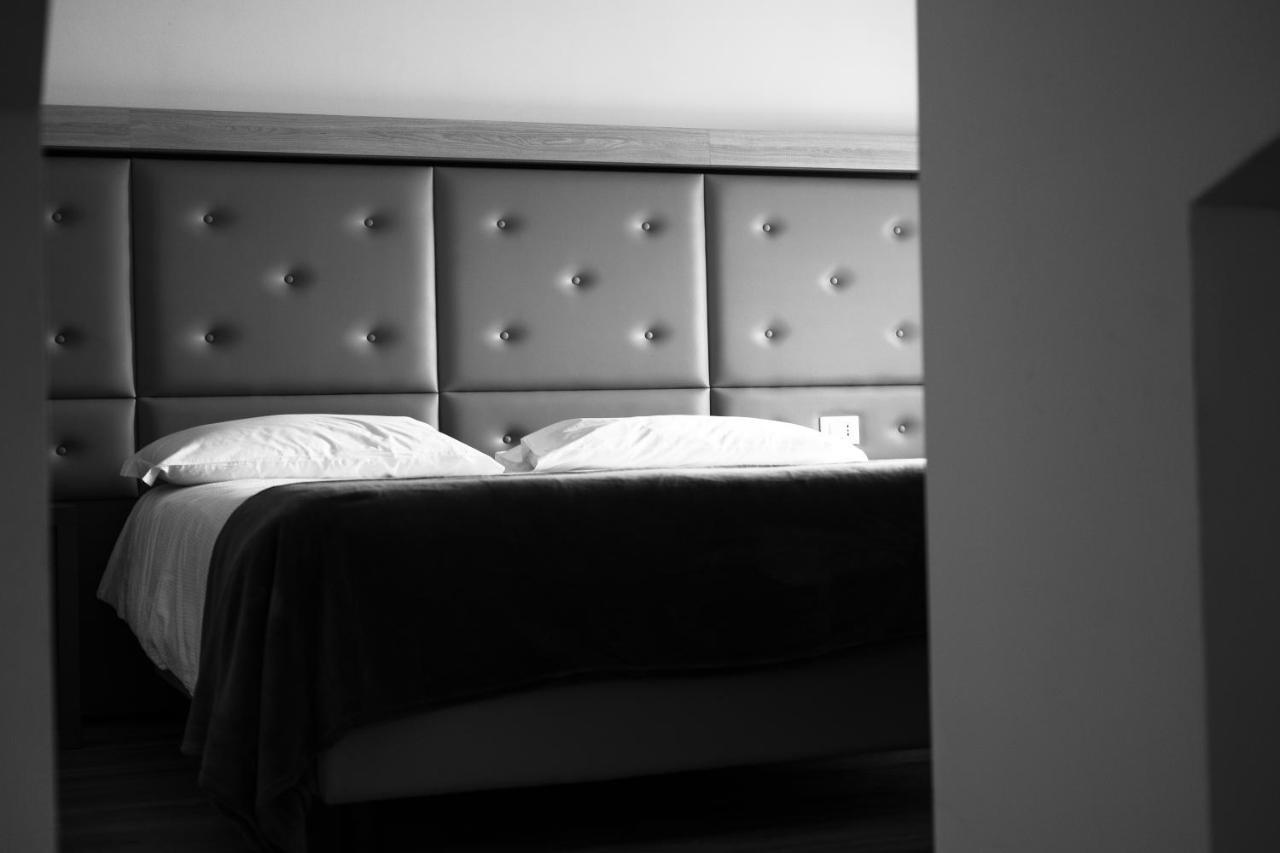 Hotel Corona Spiazzi Di Caprino Экстерьер фото